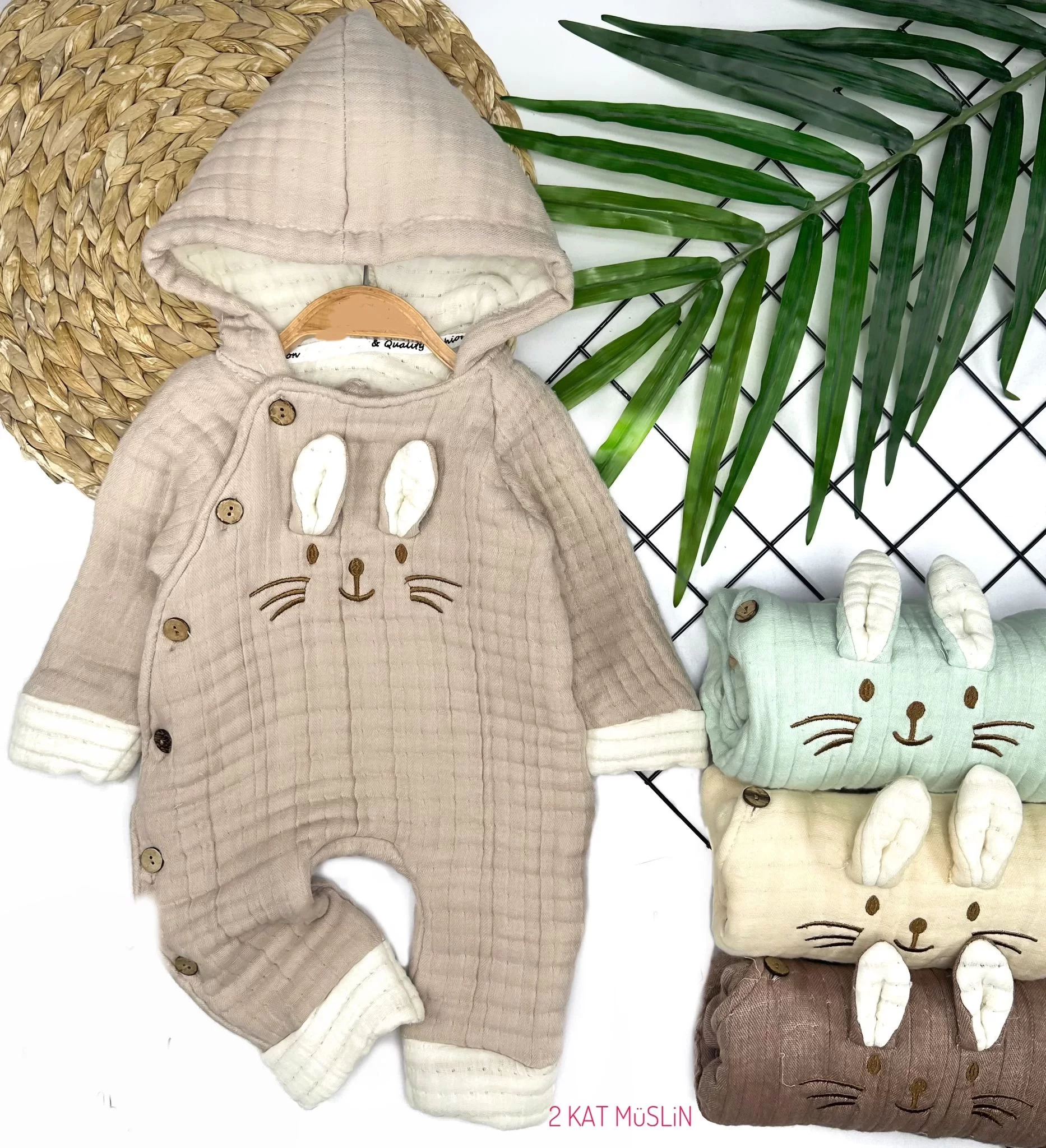 0-3 / 3-6 Ay Tavşan Nakışlı Düğme Kapamalı Çift Kat Müslin Kumaş Kapşonlu Kız Erkek Bebek Tulumu