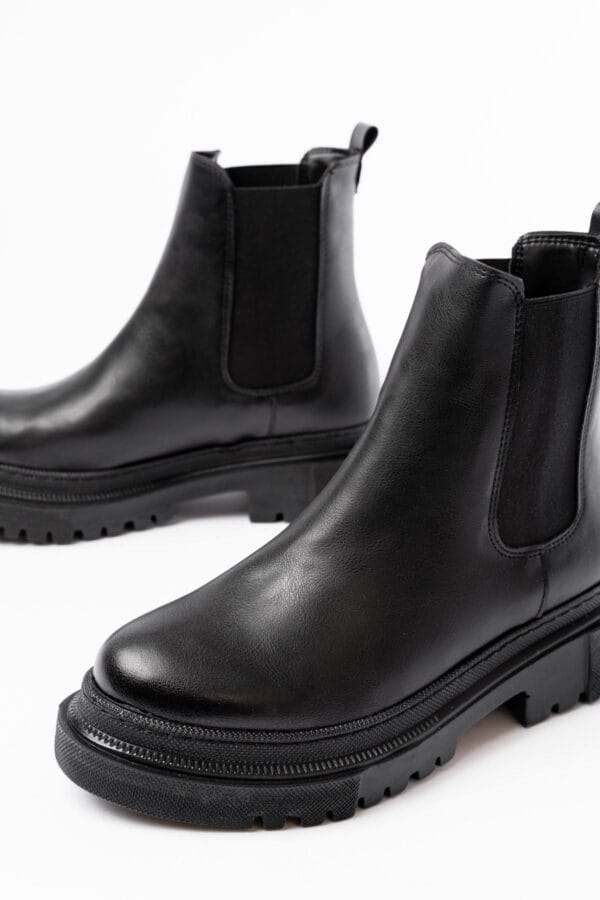 812-2137 Siyah Lastikli Günlük Kadın Bot