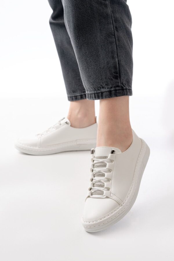 MK-9026 Beyaz Bağcıklı  Taş Aksesuarlı Günlük Spor Ayakkabı