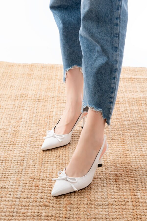 İNF-4500 Beyaz Rugan Günlük Arkası Açık Fiyonklu Topuklu Bayan Ayakkabı