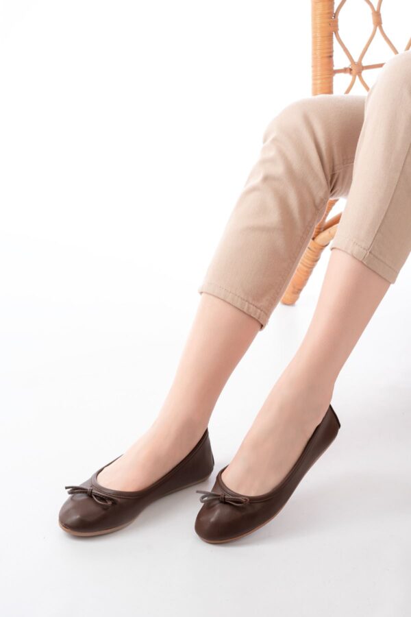 6101 Kahve Günlük  Fiyonklu Kadın Babet