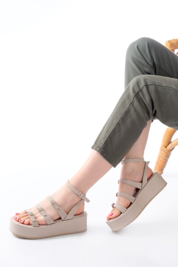 861-1222 Bej Tokalı Bilekten Bağlamalı Dolgu Kadın Sandalet