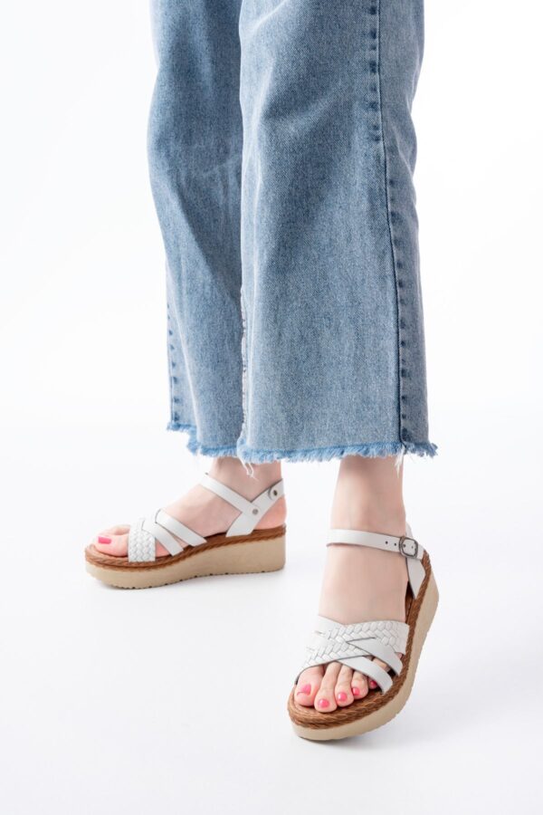 730-138 Beyaz Örgü Hakiki Deri Ortopedik Taban Kadın Sandalet