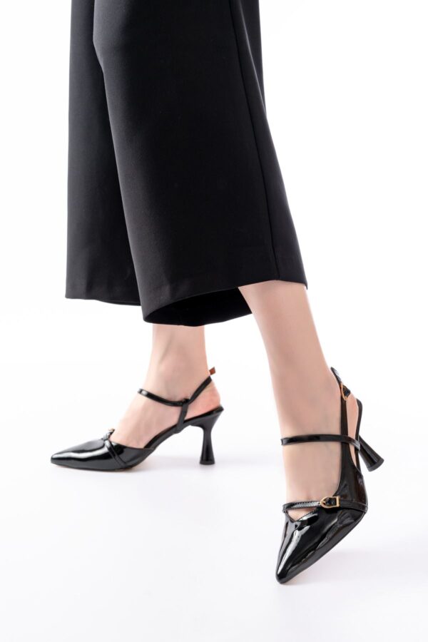 K-6722 Siyah Rugan Toka Detaylı Sivri Burun Kadın Ayakkabı