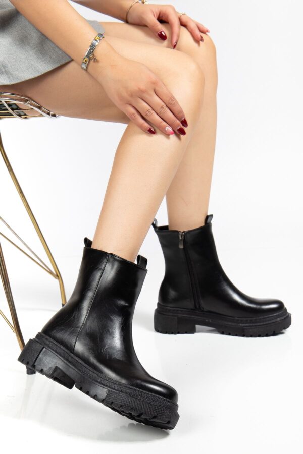 812-2012 Siyah Kırışık Rugan Fermuarlı Günlük Kadın Bot