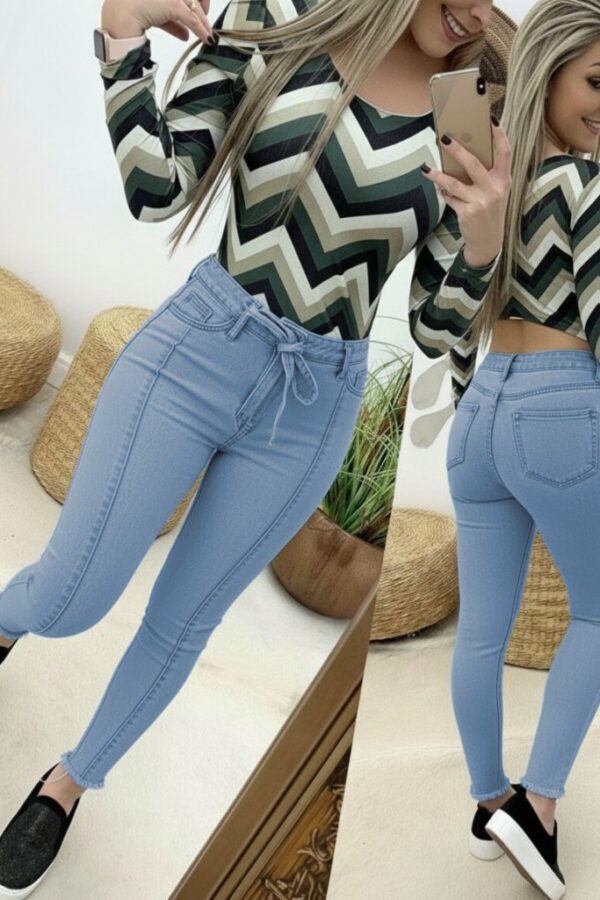 Kadın Yüksek Bel Belden Kuşaklı Yırtık Detaylı Kot Pantolon