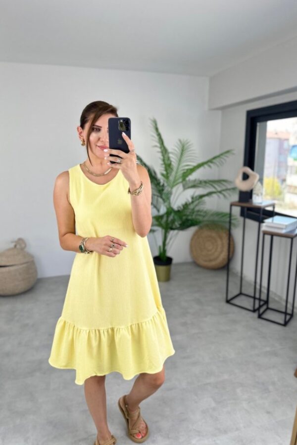 Kadın Bürümcük Kumaş Eteği Fırfır Detaylı Sıfır Kol Elbise