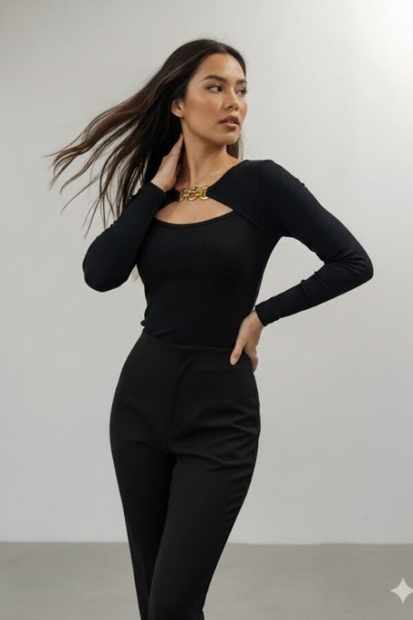 Kadın Uzun Kollu Göğüs Pencere Ve Toka Detay Kaşkorse Kumaş Bluz