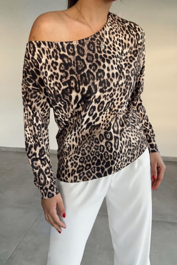 Kadın Uzun Kollu Kayık Yaka Detay Leopar Desen Bluz