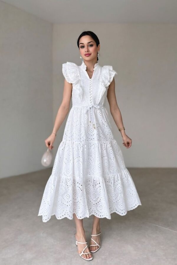 Beyaz Fırfırlı Düğmeli Elbise