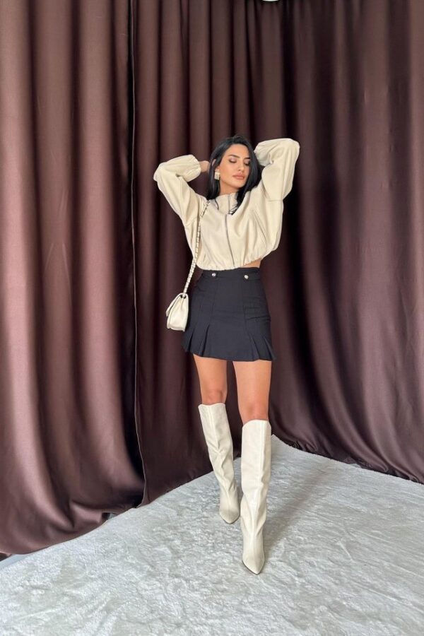 Siyah Düğme Detaylı Pileli Etek