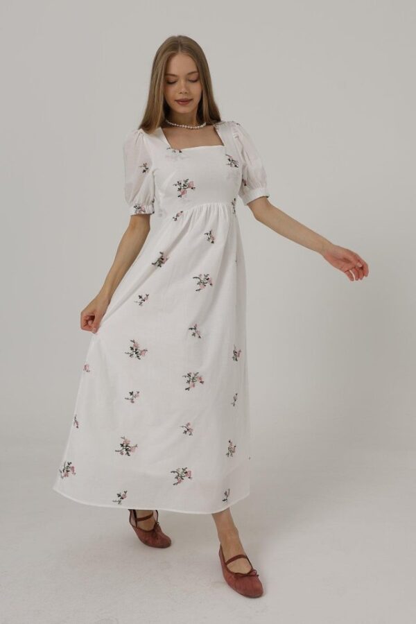 Brodeli Arkası Fiyonk Bağlamalı Elbise - Beyaz