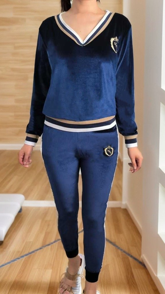 Kadın Uzun Kollu V Yaka Yakası Ve Kol Ağzı şerit Detay Armalı Kadife Takım - Görsel 15