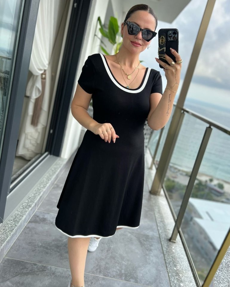 Kadın Kısa Kollu Geniş Yuvarlak Yaka Viskon Elbise - Görsel 7