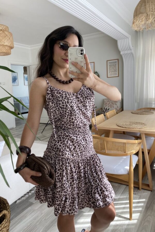 Kadın Askılı V Yaka Beli Pileli Leopar Desen Eteği Fırfırlı Süprem Elbise