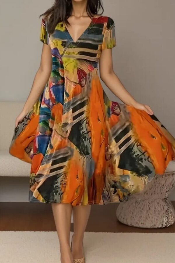 Kadın Kısa Kollu V Yaka Renkli Karışık Desen Kloş Süprem Midi Elbise