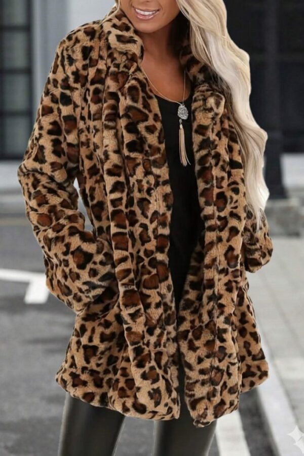 Kadın Uzun Kollu Yakalı Cepli Kısa Peluş Leopar Kaban
