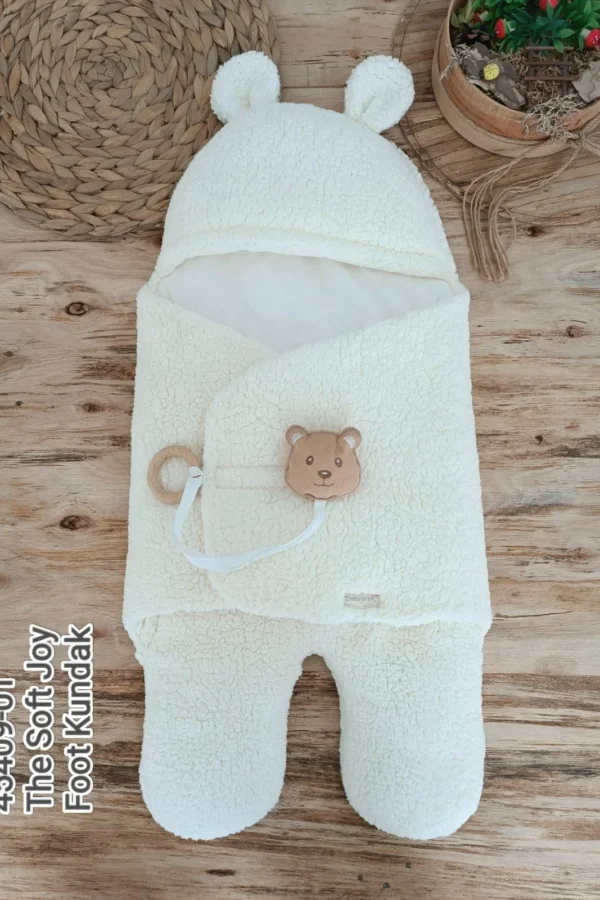 Yenidoğan Kulaklı Şapkalı Açılır Kucaklı Cırt Kapamalı Ayaklı Bebek Battaniyesi Kundak Krem