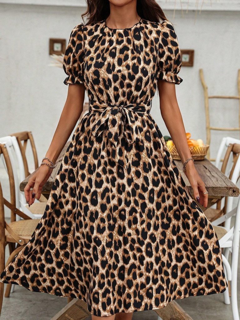 Kadın Kısa Kollu Yakalı Belden Kuşaklı Leopar Desenli Midi Süprem Elbise - Görsel 4