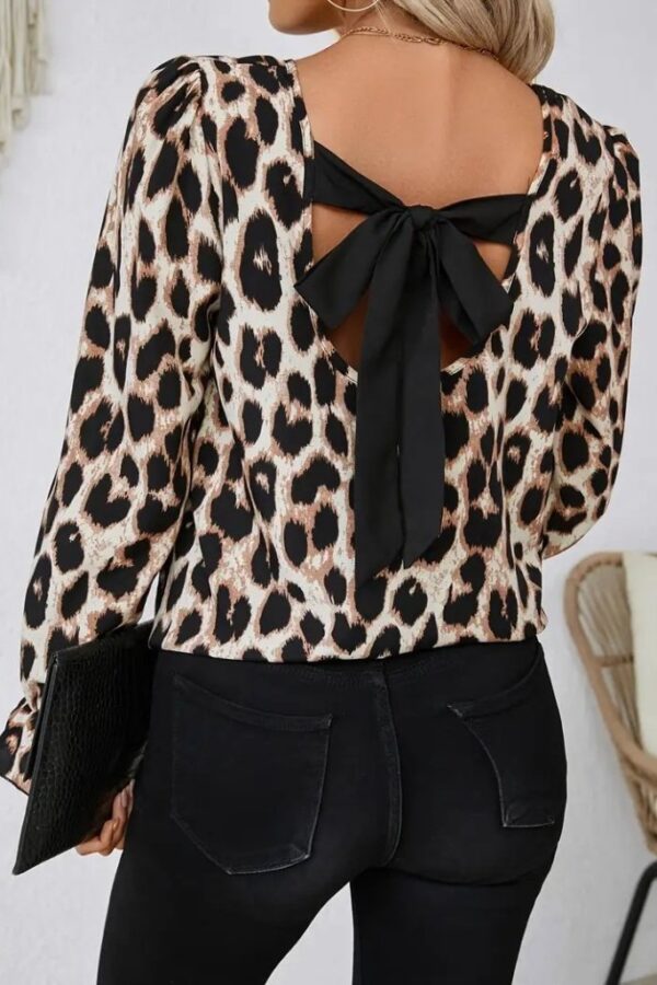 Kadın Uzun Kollu Arkadan Fiyonk Detaylı Leopar Desenli Süprem Bluz