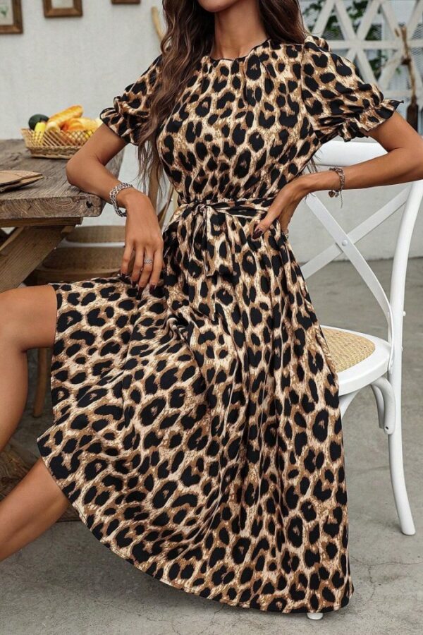 Kadın Kısa Kollu Yakalı Belden Kuşaklı Leopar Desenli Midi Süprem Elbise