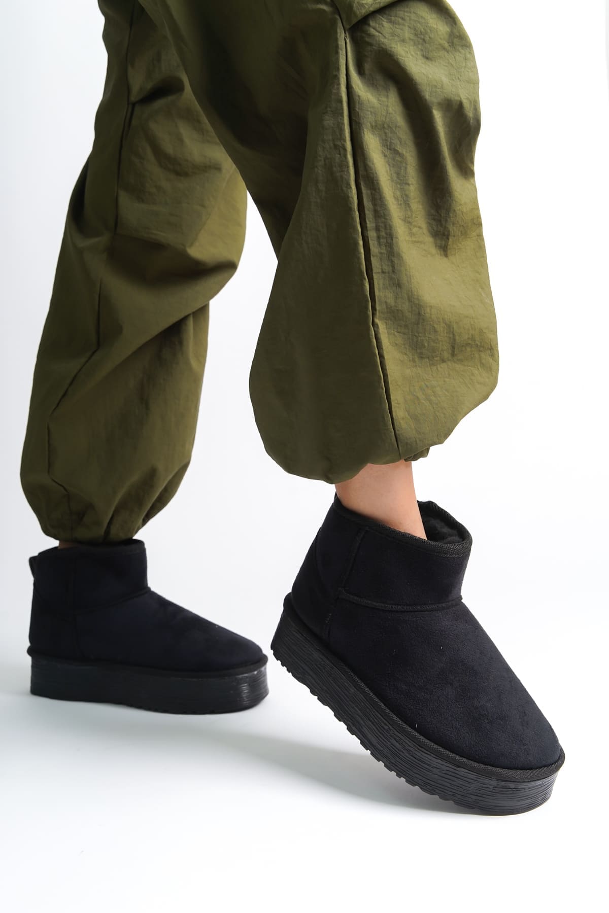 AMELIA Bağcıksız Düz ve Kalın Taban İçi Kürklü Kısa Süet Kadın Bot SST - Siyah - Görsel 3