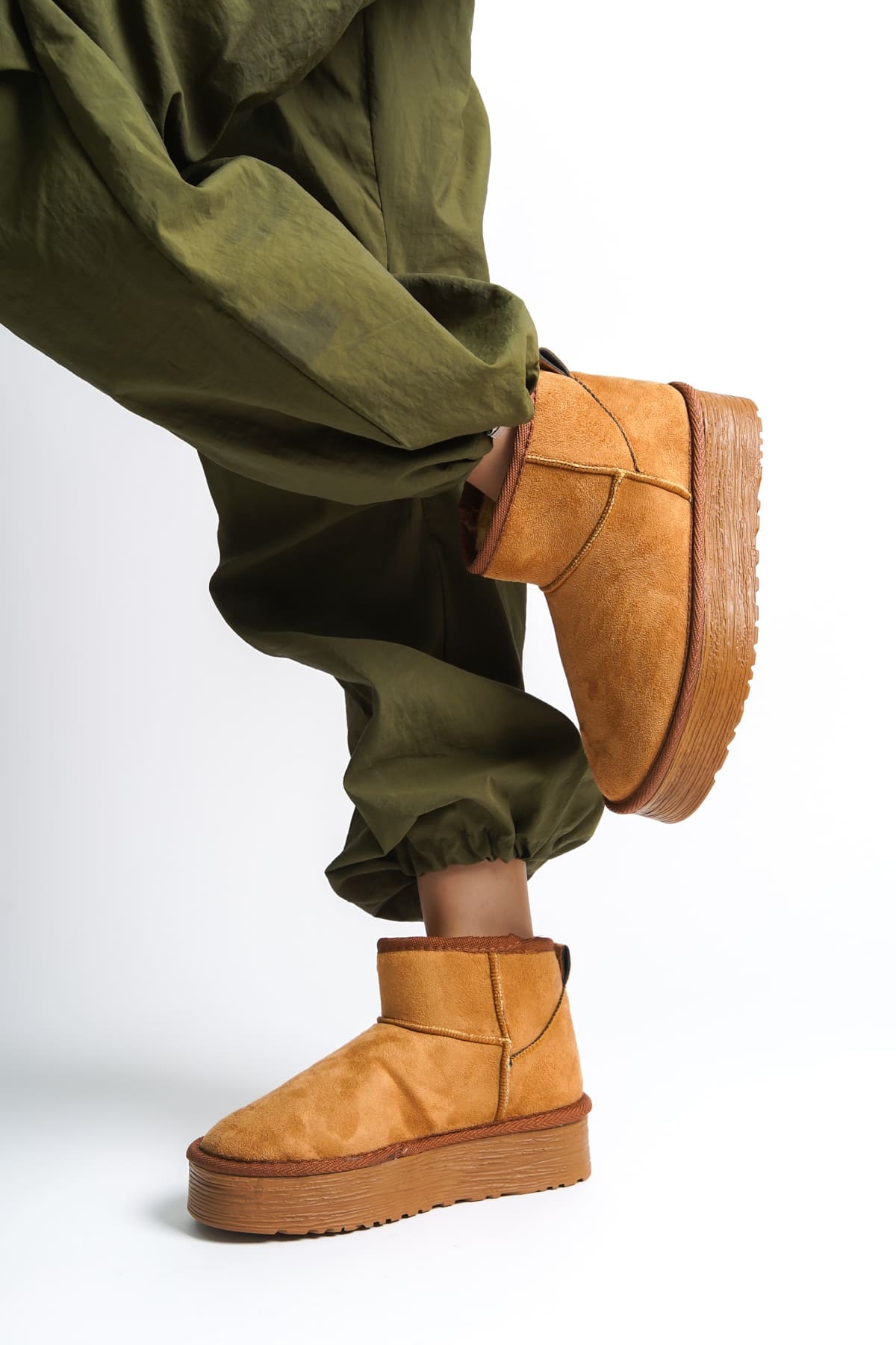 AMELIA Bağcıksız Düz ve Kalın Taban İçi Kürklü Kısa Süet Kadın Bot STT - Taba - Görsel 2