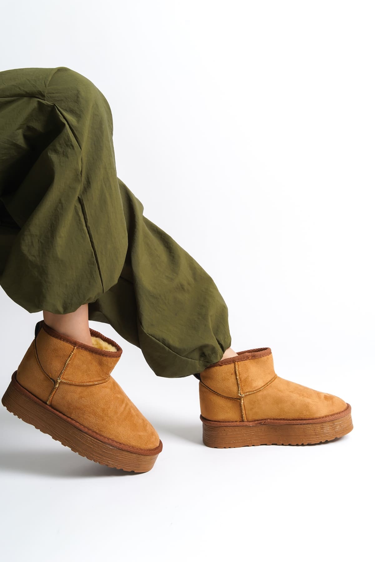 AMELIA Bağcıksız Düz ve Kalın Taban İçi Kürklü Kısa Süet Kadın Bot STT - Taba - Görsel 3