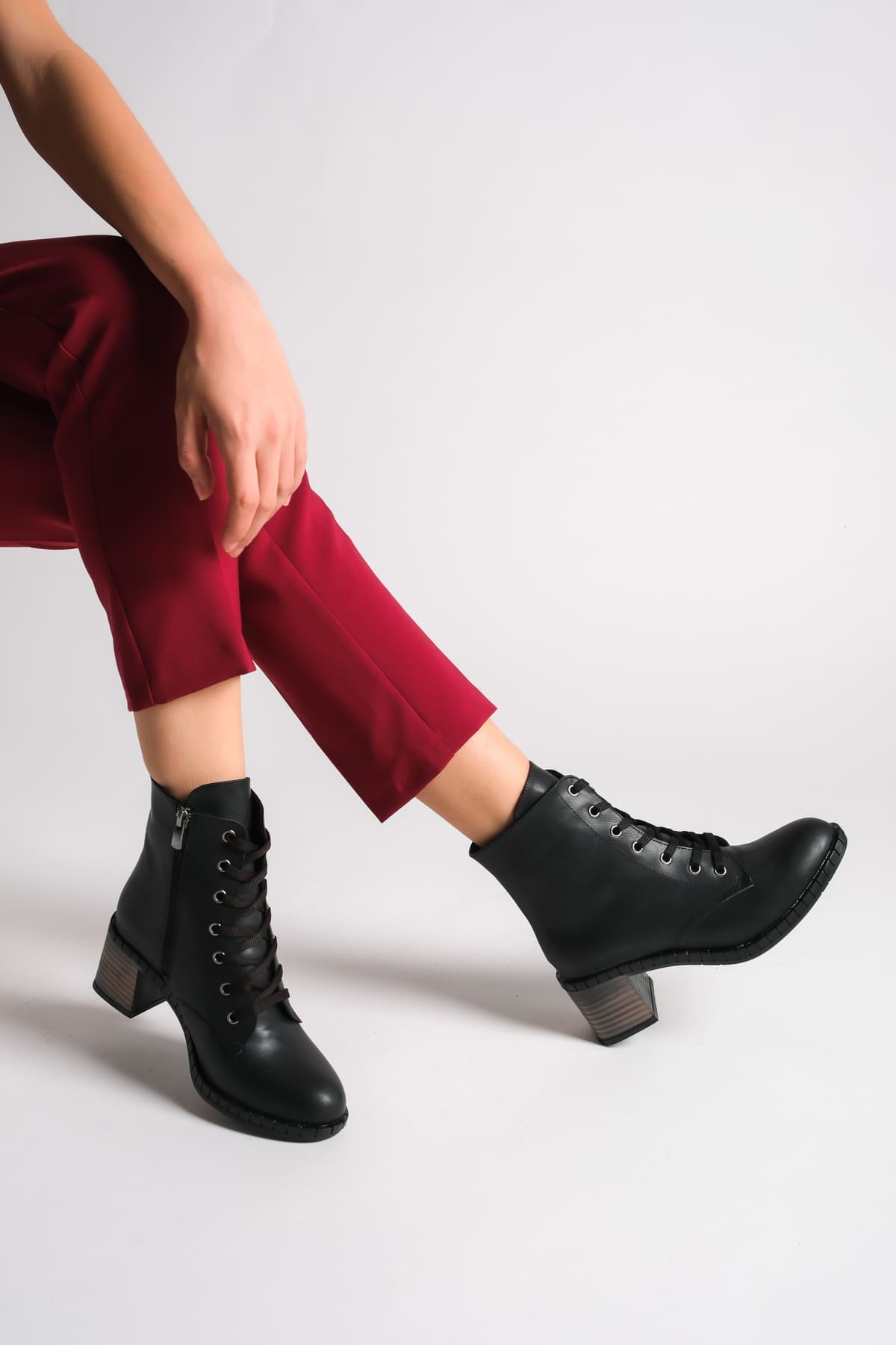 DIANA Bağcıklı Fermuarlı Ortopedik Taban Topuklu Kadın Bot CST - Siyah - Görsel 2