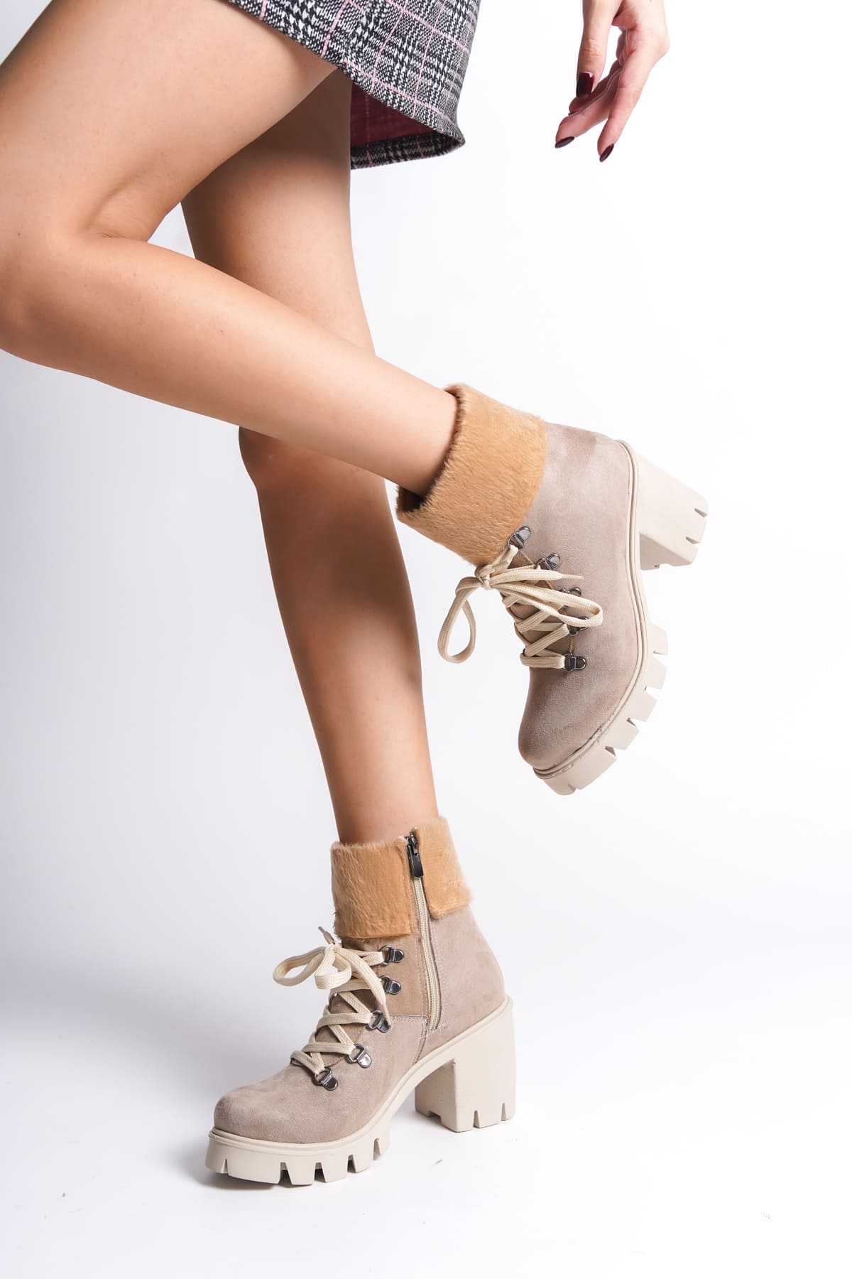 EMMA Bağcıklı Fermuarlı Ortopedik Taban Topuklu Kürk Detaylı Süet Kadın Bot STT - Ten - Görsel 2