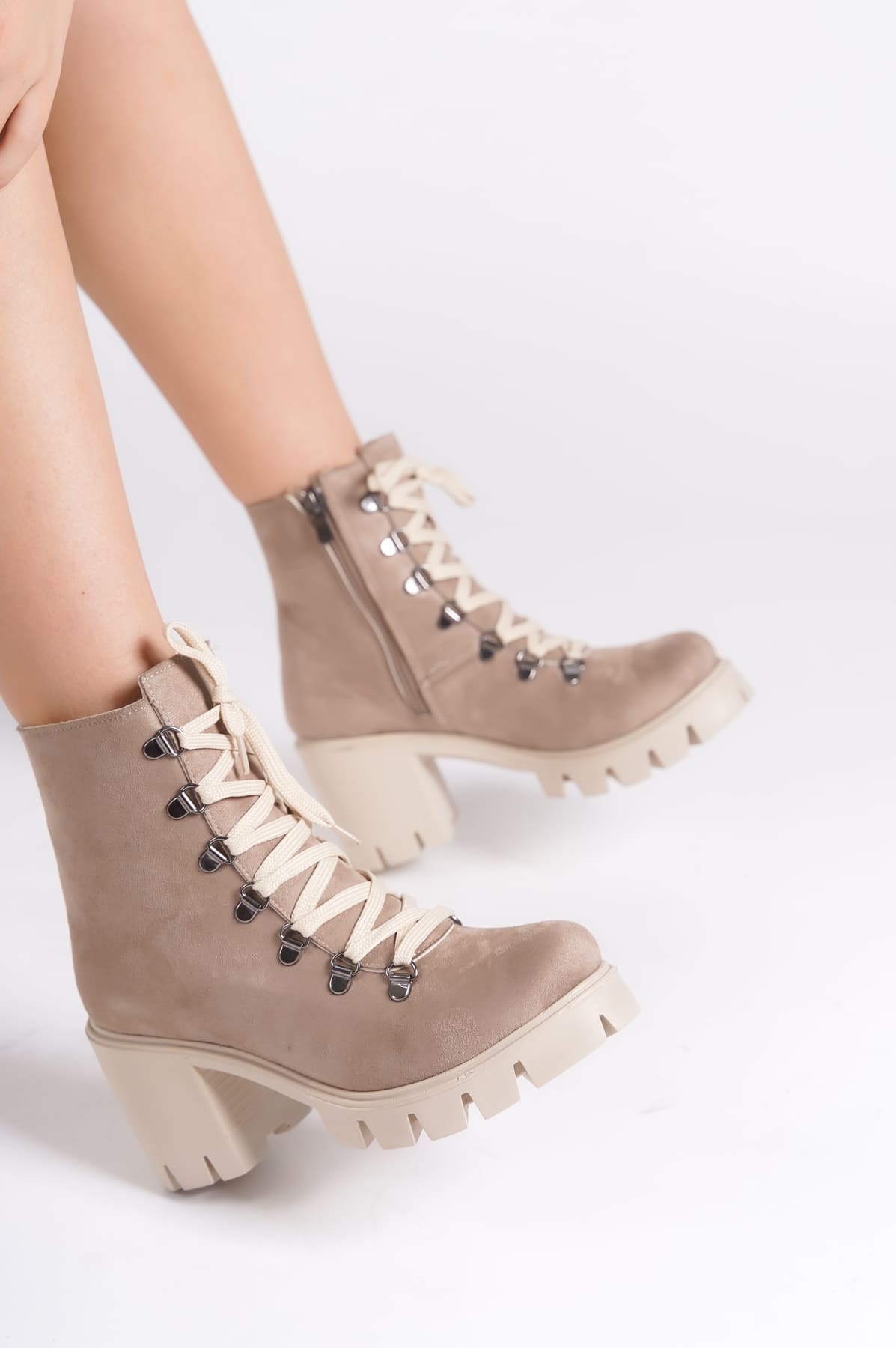 EMMA Bağcıklı Fermuarlı Ortopedik Taban Topuklu Süet Kadın Bot STT - Ten - Görsel 3