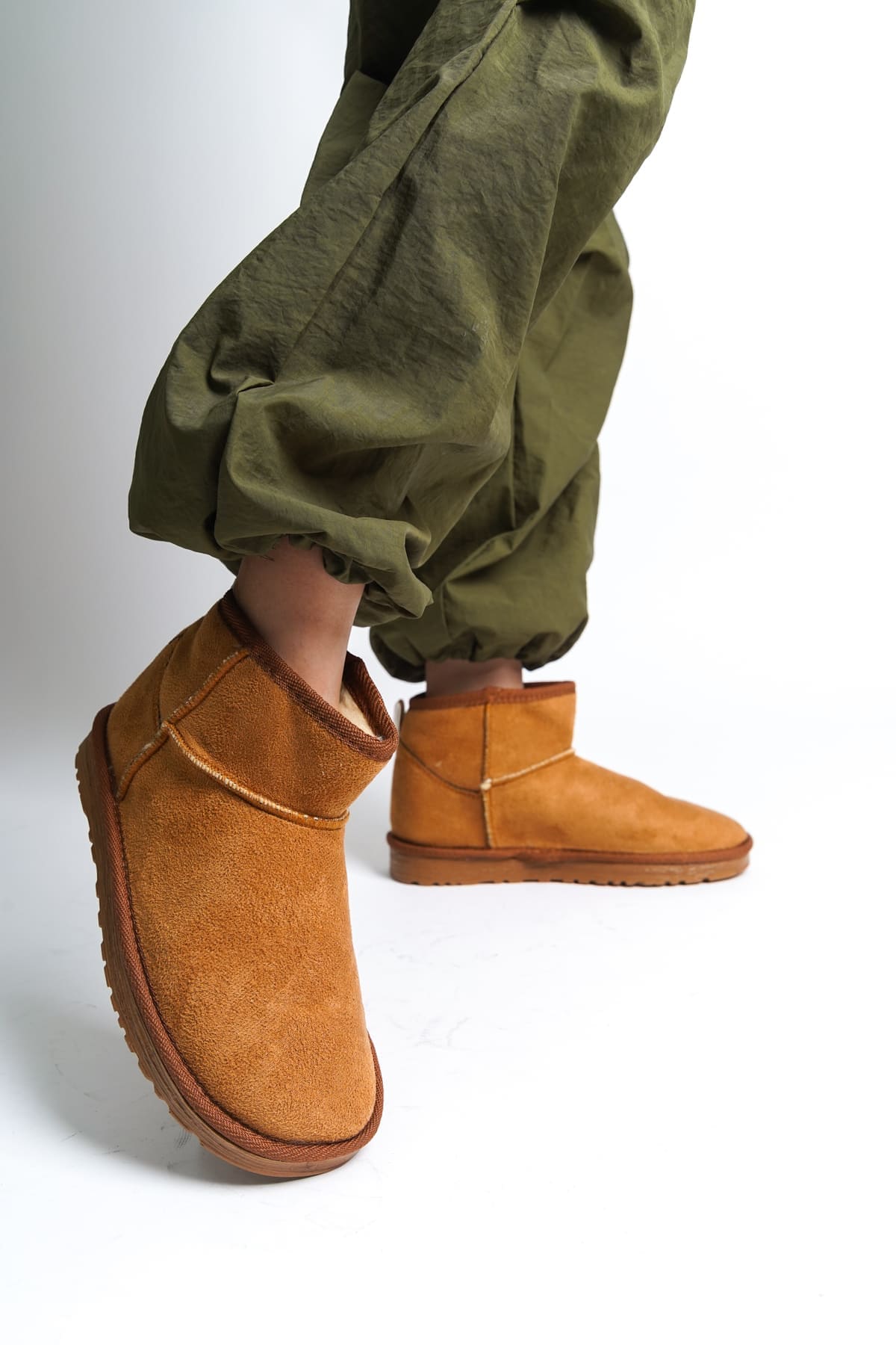 JOLIE Bağcıksız Düz Taban İçi Kürklü Kısa Süet Kadın Bot STT - Taba - Görsel 2