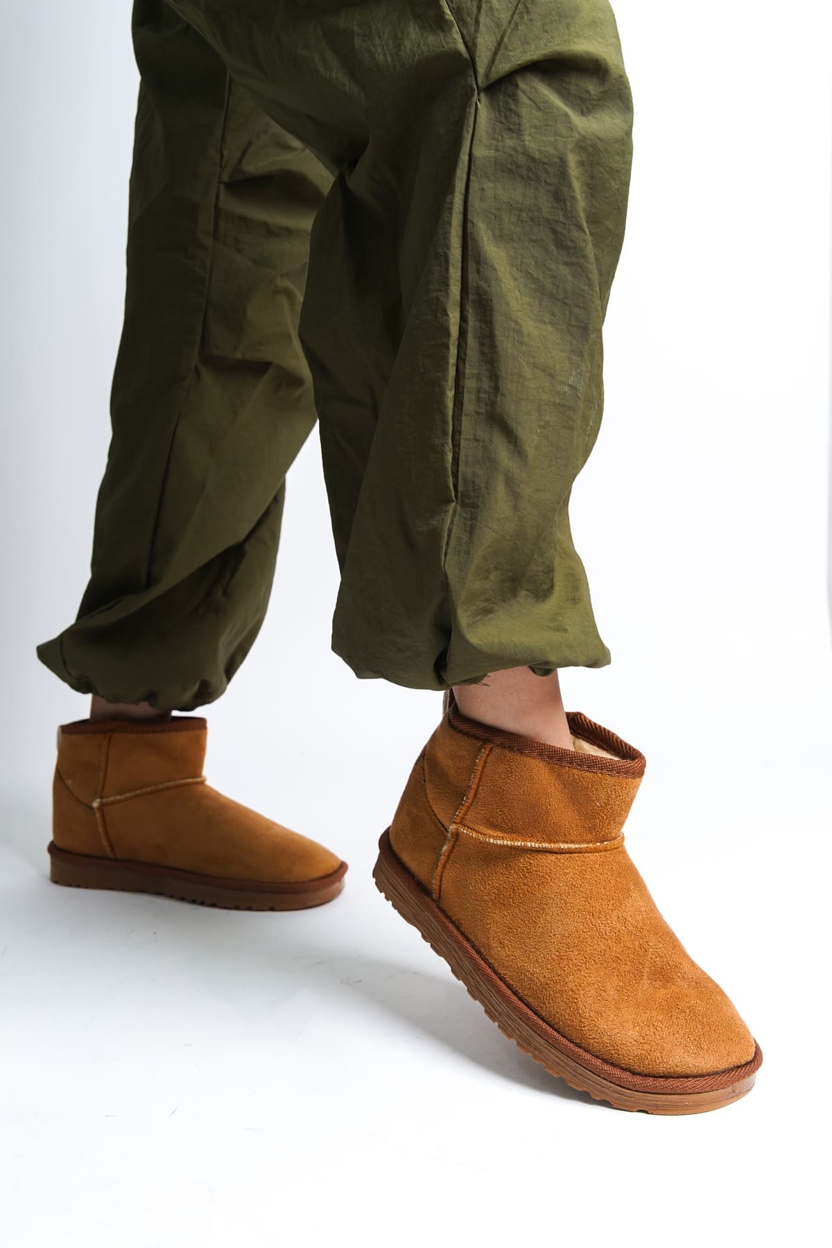 JOLIE Bağcıksız Düz Taban İçi Kürklü Kısa Süet Kadın Bot STT - Taba - Görsel 3