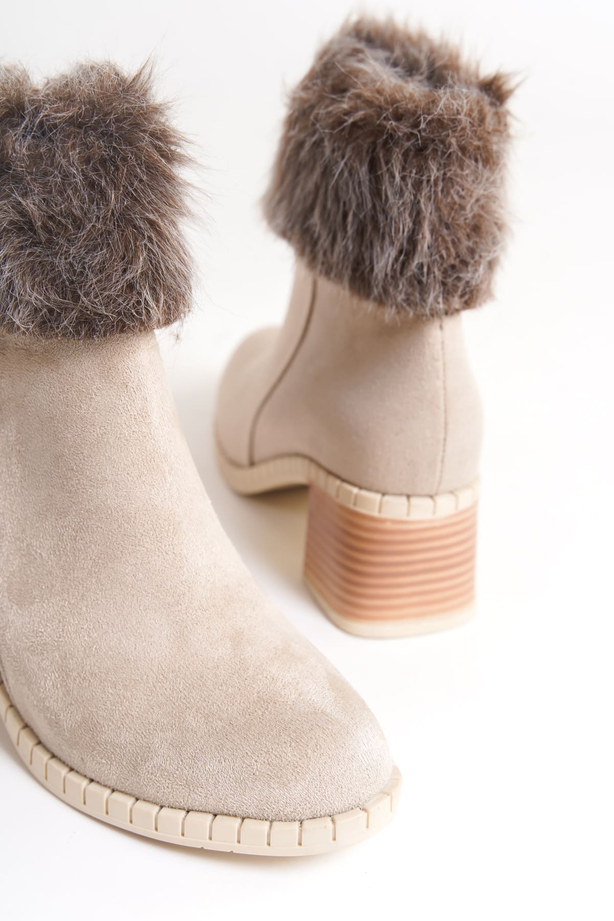 JULIA Fermuarlı Ortopedik Taban Tüylü Topuklu Süet Kadın Bot SKT - Krem - Görsel 5