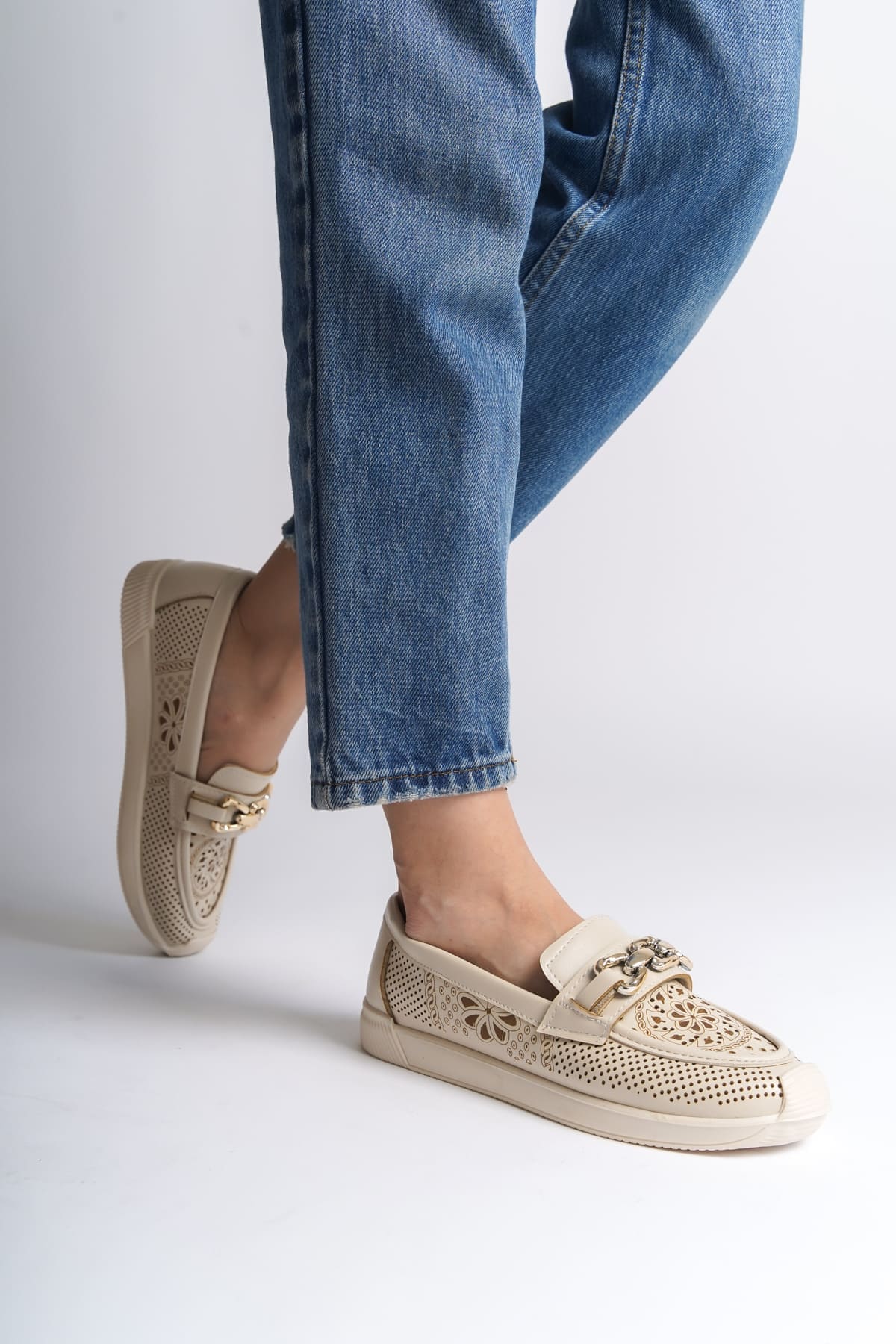 LAYLA Bağcıksız Ortopedik Rahat Taban Çiçek Desenli Kadın Babet Ayakkabı CKT - Krem - Görsel 2