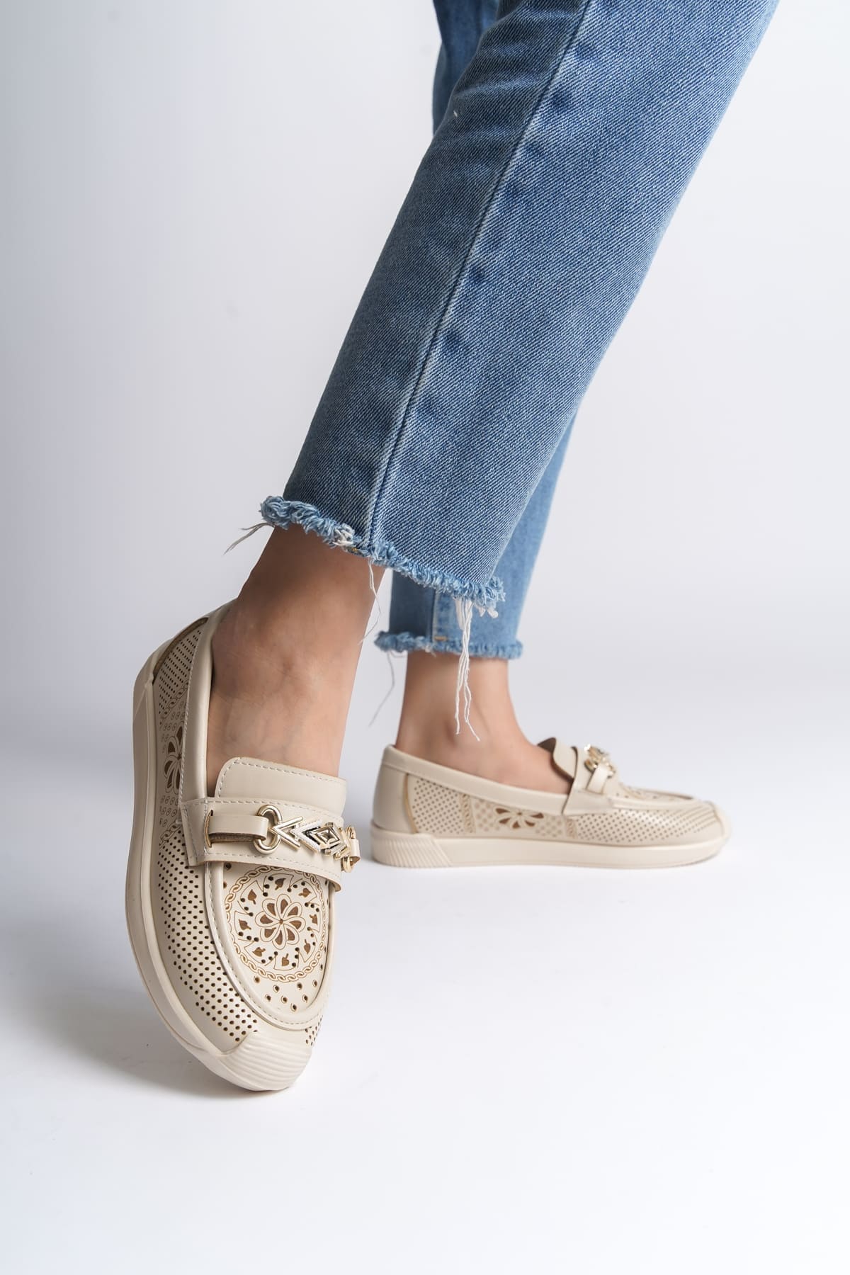 LILY Bağcıksız Ortopedik Rahat Taban Çiçek Desenli Kadın Babet Ayakkabı CKT - Krem - Görsel 2