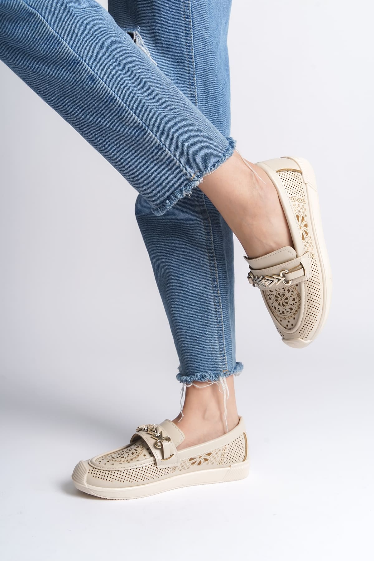 LILY Bağcıksız Ortopedik Rahat Taban Çiçek Desenli Kadın Babet Ayakkabı CKT - Krem - Görsel 3