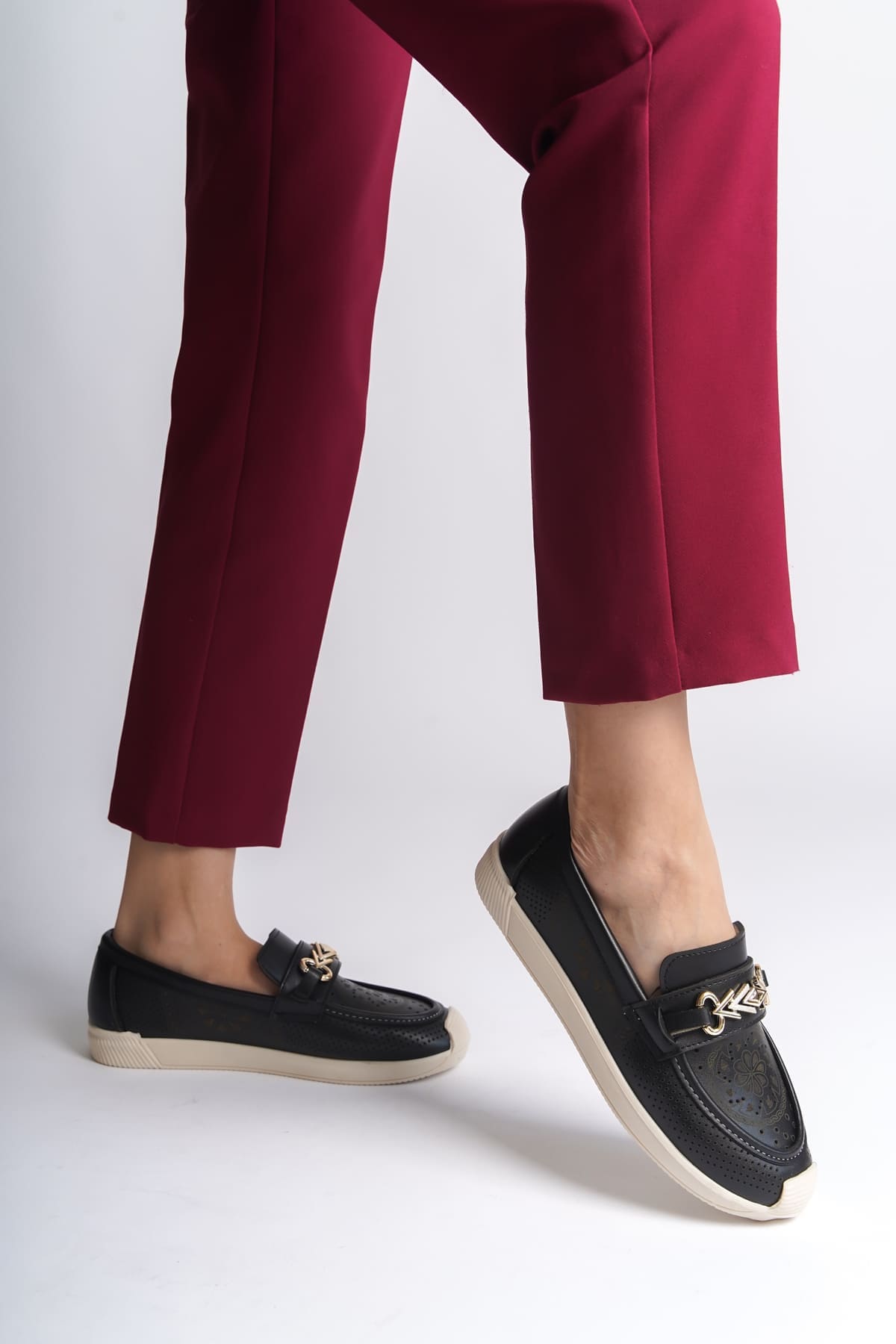 LILY Bağcıksız Ortopedik Rahat Taban Çiçek Desenli Kadın Babet Ayakkabı CKT - Siyah