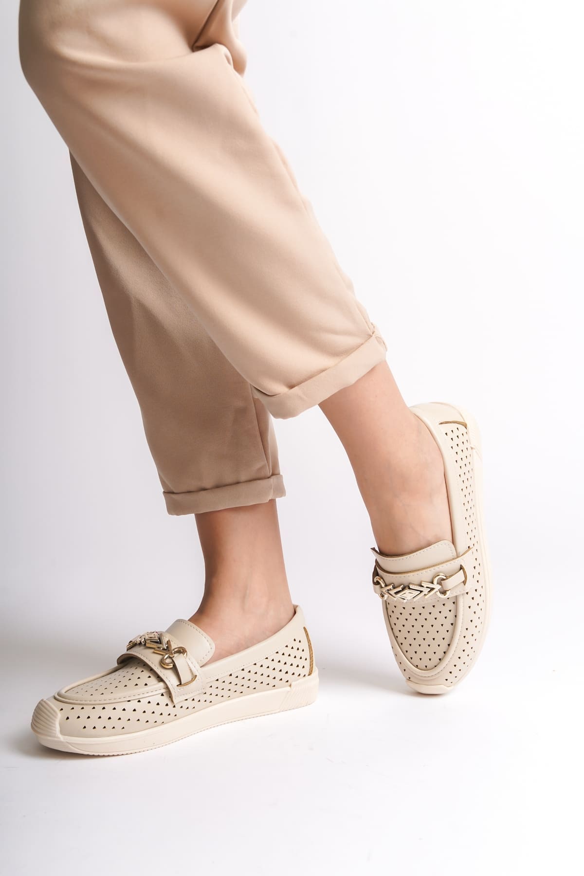 LILY Bağcıksız Ortopedik Rahat Taban Kalp Desenli Kadın Babet Ayakkabı CKT - Krem - Görsel 3