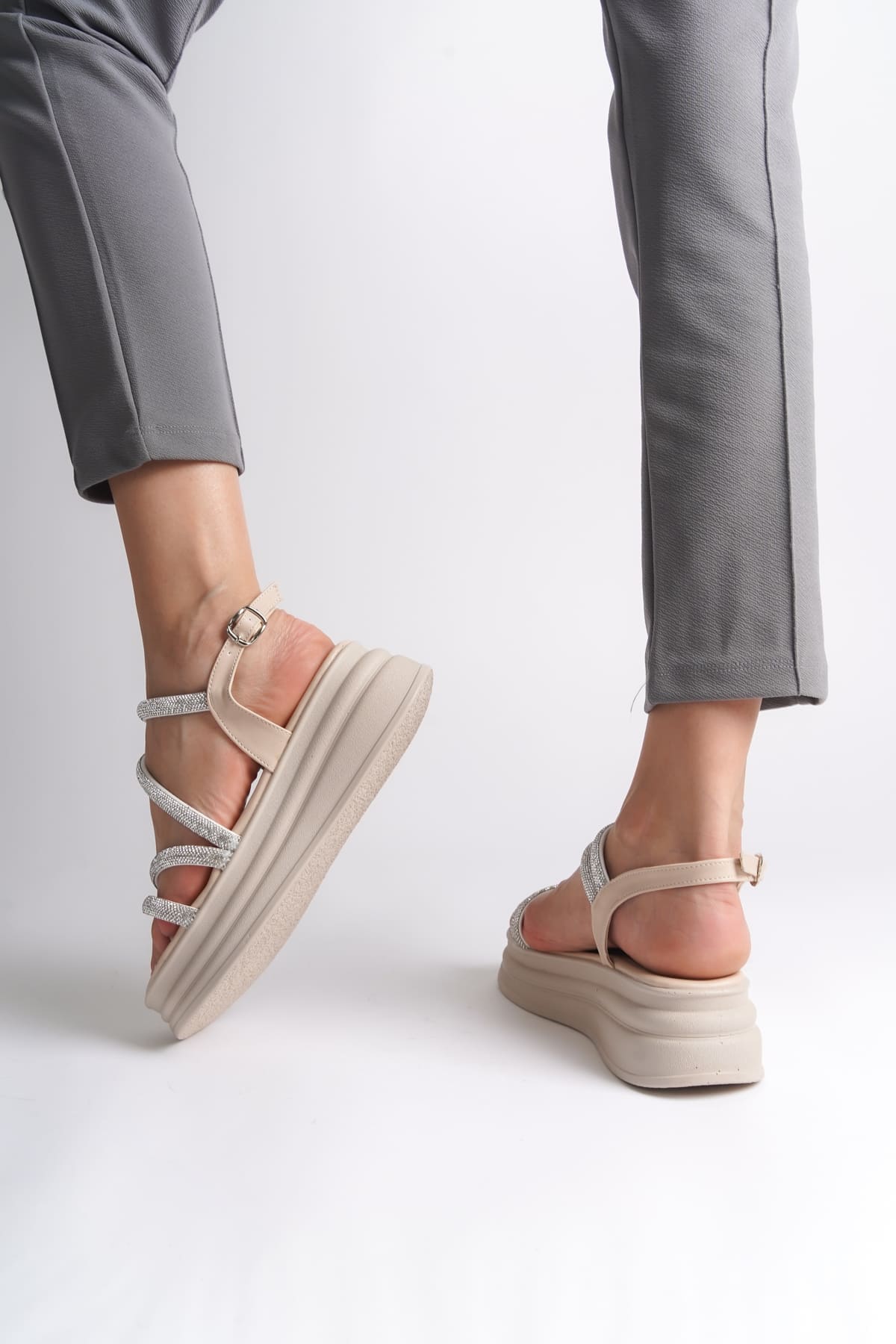 RILEY İnce Tokalı Taşlı Şeritli Ortopedik Taban Kadın Sandalet CKT - Krem - Görsel 3