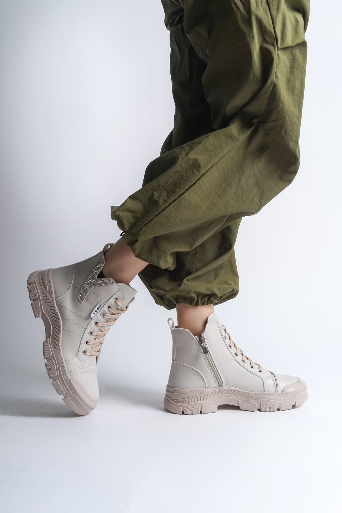 AMBER Bağcıklı Fermuarlı Ortopedik Taban Kadın Bot CKT - Krem - Görsel 3