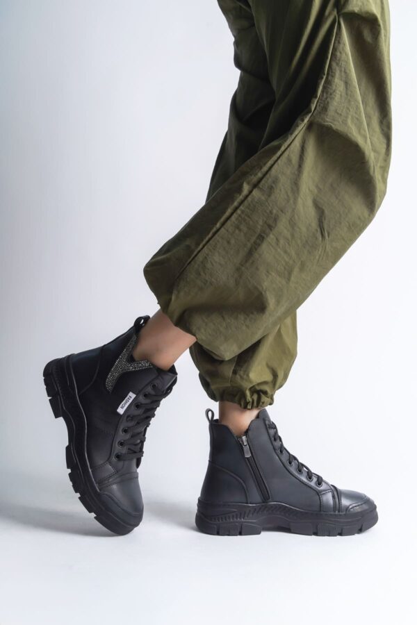 AMBER Bağcıklı Fermuarlı Ortopedik Taban Kadın Bot  CST - Siyah