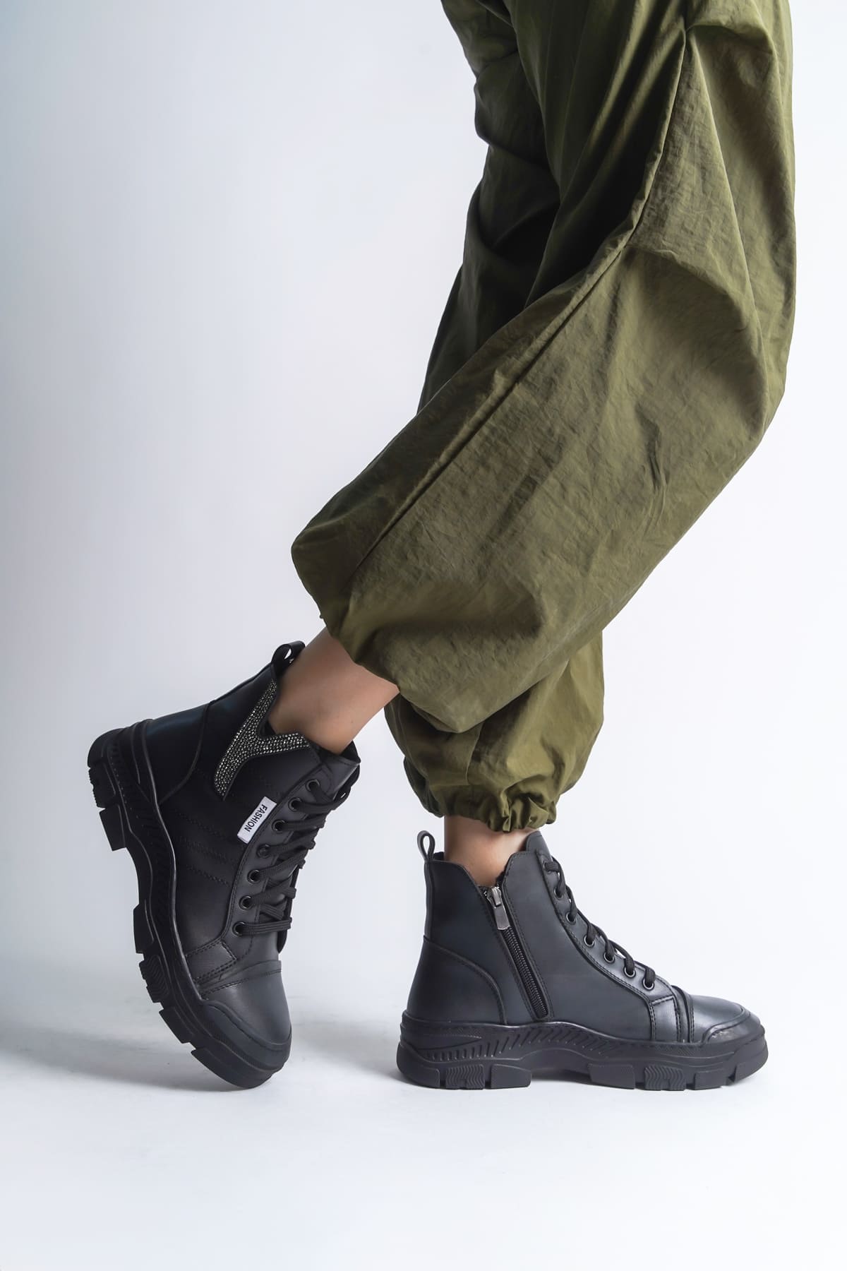 AMBER Bağcıklı Fermuarlı Ortopedik Taban Kadın Bot CST - Siyah