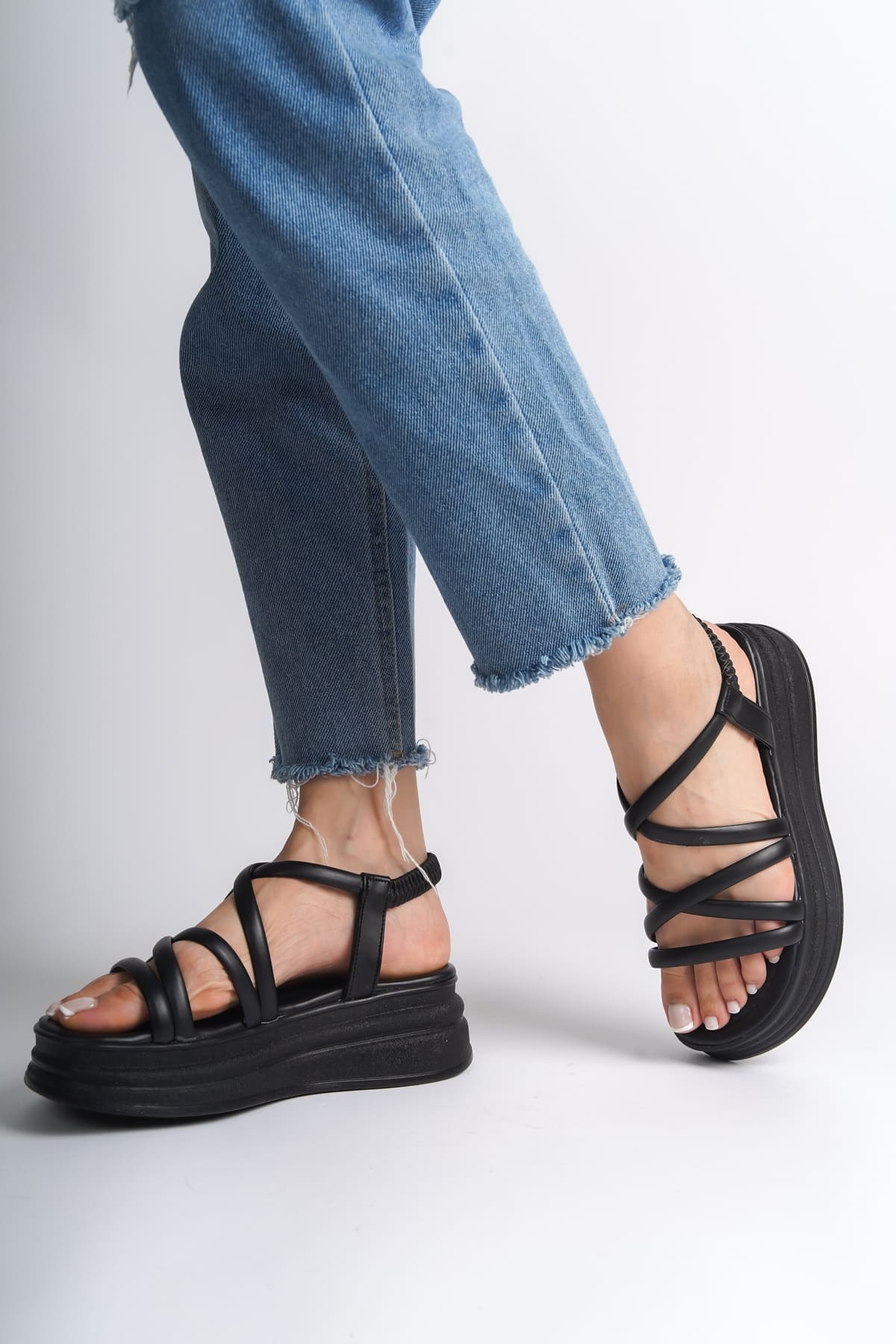 BELLA Lastikli Şerit Detaylı Ortopedik Taban Kadın Sandalet CST - Siyah - Görsel 2