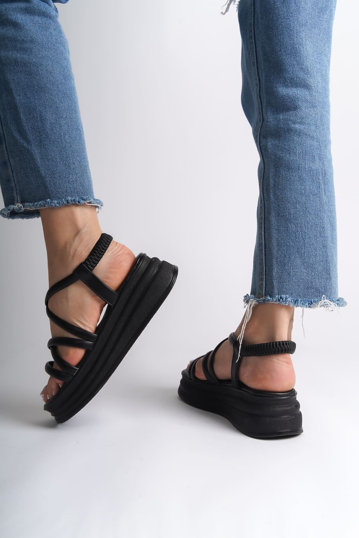 BELLA Lastikli Şerit Detaylı Ortopedik Taban Kadın Sandalet CST - Siyah - Görsel 3