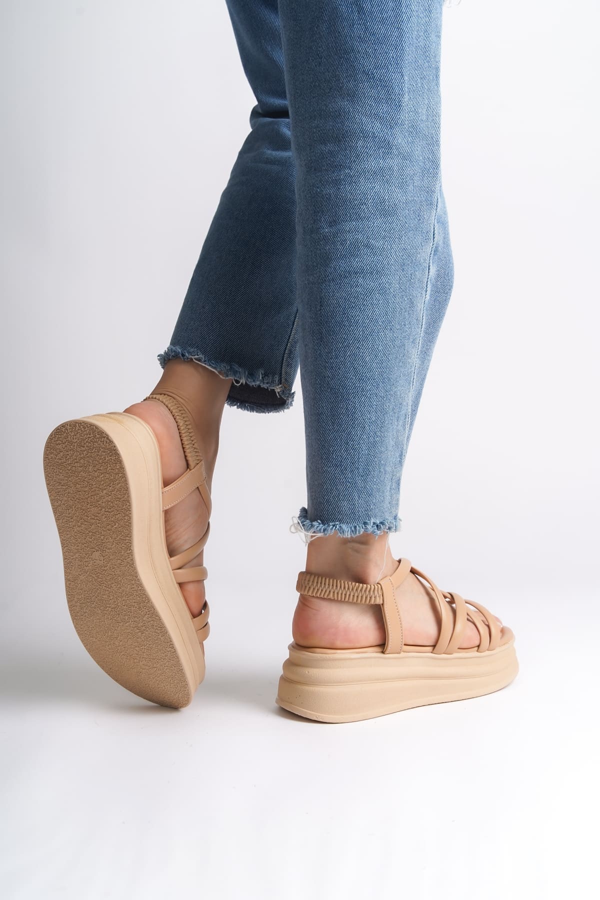 BELLA Lastikli Şerit Detaylı Ortopedik Taban Kadın Sandalet CTT - Ten - Görsel 3