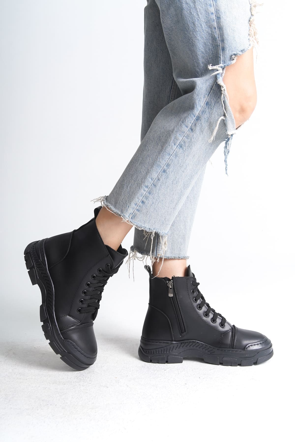 BLOOM Bağcıklı Fermuarlı Ortopedik Taban Kadın Bot CST - Siyah - Görsel 2