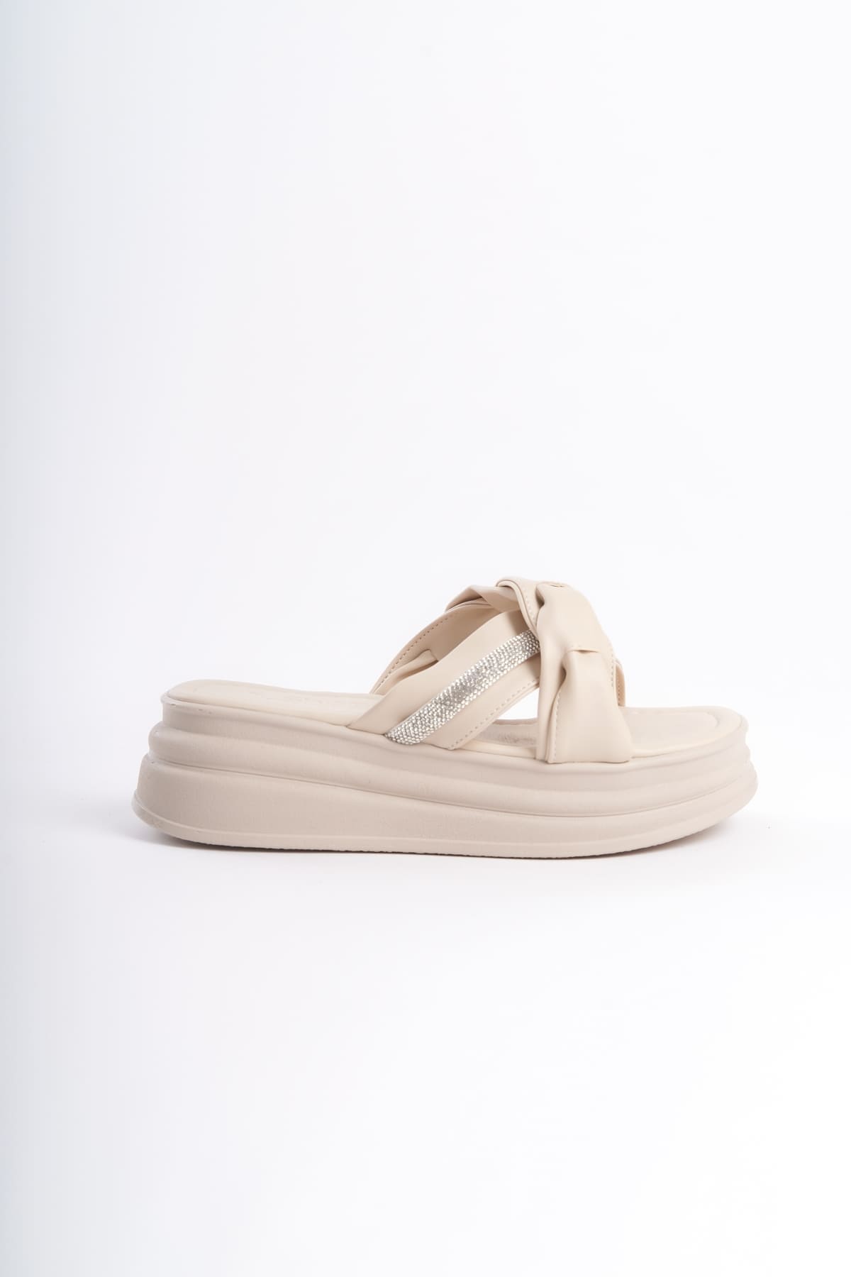 CLARA Düz Topuklu Kurdele Desenli Taşlı Kalın ve Ortopedik Taban Kadın Terlik CKT - Krem - Görsel 6