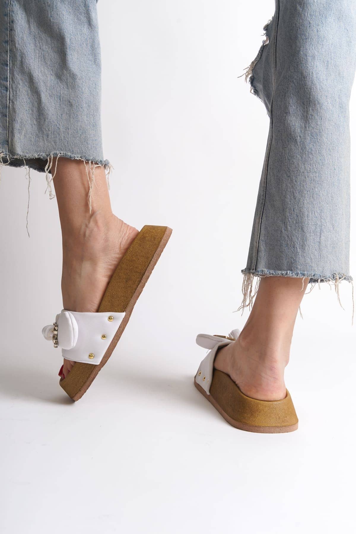 DILA Kalın ve Ortopedik Taban Ayıcıklı Saten Kadın Terlik SKT - Beyaz - Görsel 3