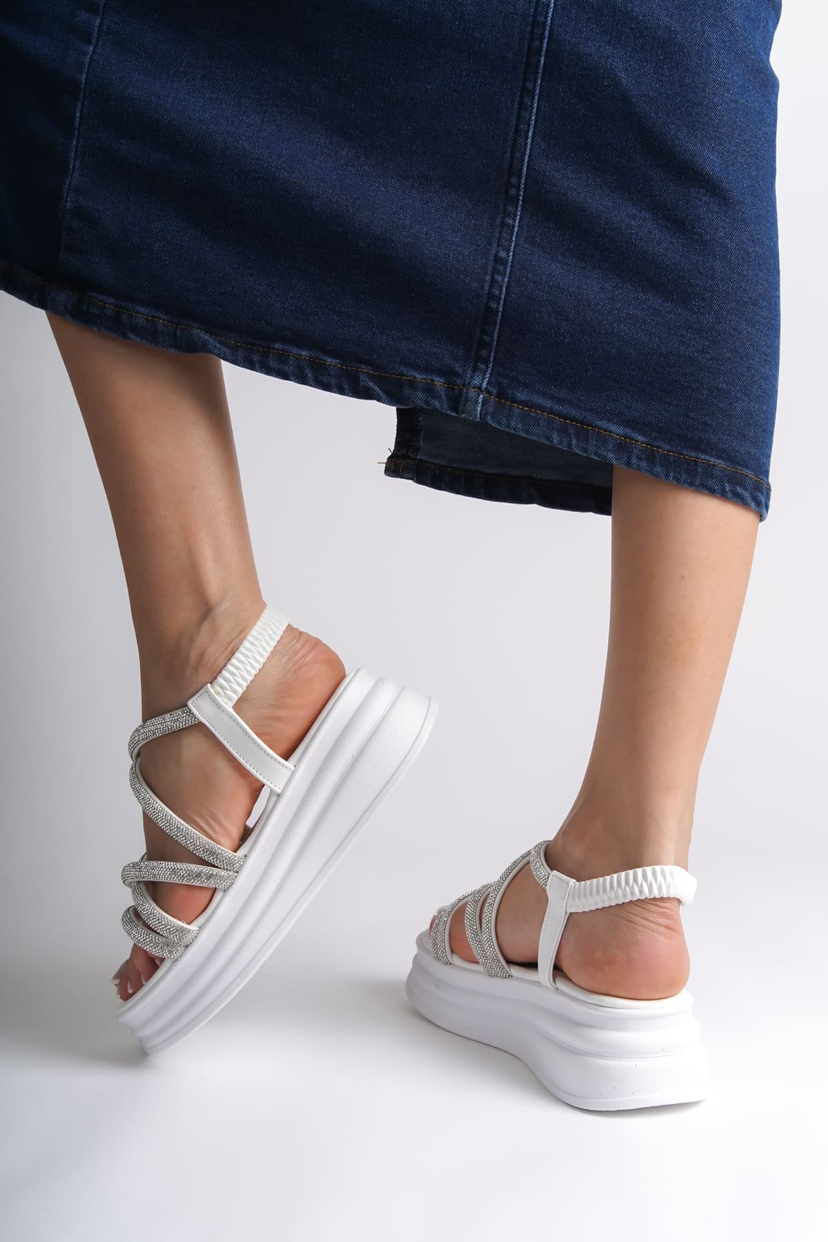ELENA Lastikli Taşlı Şeritli Ortopedik Taban Kadın Sandalet CBT - Beyaz - Görsel 3